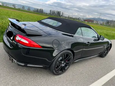 Jaguar XK XKR-S 5.0 V8 SC Convertible — Coupé-cabriolet haute performance, premier propriétaire — Seitenansicht
