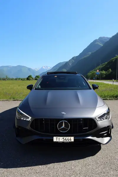 Mercedes-Benz CLA 35 AMG 4Matic — Berline sportive haute performance, 36'000 km seulement — fianco
