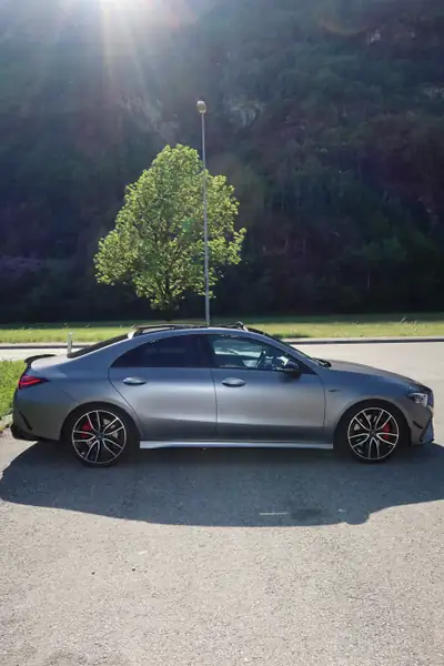 Mercedes-Benz CLA 35 AMG 4Matic — Berline sportive haute performance, 36'000 km seulement — vista posteriore