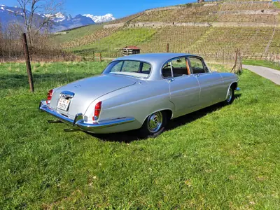Jaguar MK X 3.8 Litre — Berline de prestige 1963, matching numbers certifiés — intérieur