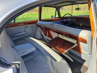 Jaguar MK X 3.8 Litre — Berline de prestige 1963, matching numbers certifiés — Miniature 9