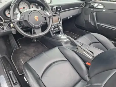 Porsche 911 Cabrio Carrera 4S PDK — Cabriolet légendaire, échappement sport et full équipé — detail