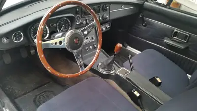 MG MGB GT 1973 — Coupé britannique classique, moteur 1.8L, histoire garantie — fianco
