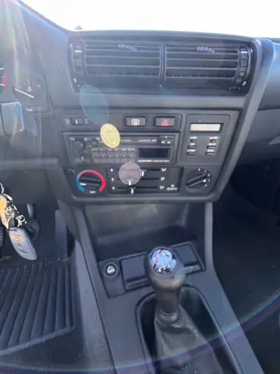 BMW 318iS 1991 — Coupé sportif classique, 2 portes authentique — interni