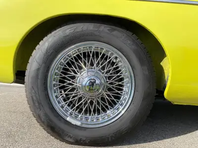 MG MGB Cabriolet 1974 — Classique britannique jaune, moteur 1800 cc authentique — dettaglio