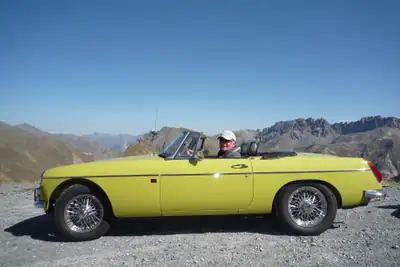 MG MGB Cabriolet 1974 — Classique britannique jaune, moteur 1800 cc authentique — Miniatura 15