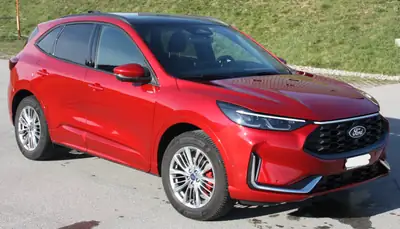 Ford Kuga 2.5 FHEV ST-Line X 4WD — SUV hybride essence, seulement 16'000 km — exterior view