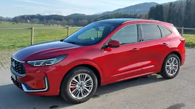 Ford Kuga 2.5 FHEV ST-Line X 4WD — SUV hybride essence, seulement 16'000 km — side view
