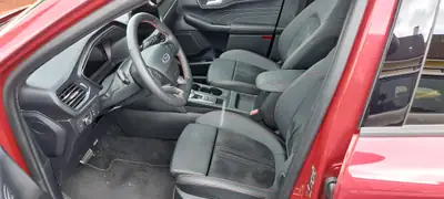 Ford Kuga 2.5 FHEV ST-Line X 4WD — SUV hybride essence, seulement 16'000 km — dashboard