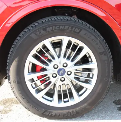Ford Kuga 2.5 FHEV ST-Line X 4WD — SUV hybride essence, seulement 16'000 km — detail