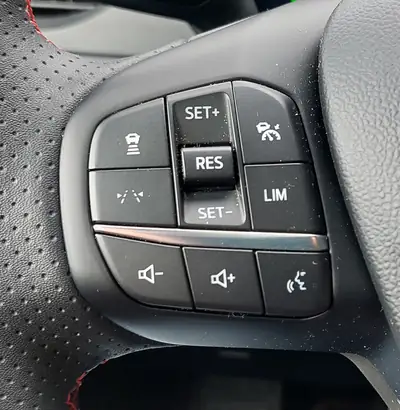 Ford Kuga 2.5 FHEV ST-Line X 4WD — SUV hybride essence, seulement 16'000 km — Thumbnail 17
