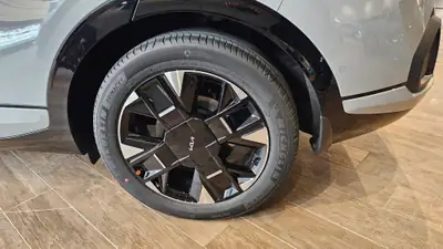 Kia Sportage 1.6T-GDi PHEV GT-Line 4x4 — Hybride rechargeable performant, ultra-faible kilométrage — Thumbnail 17