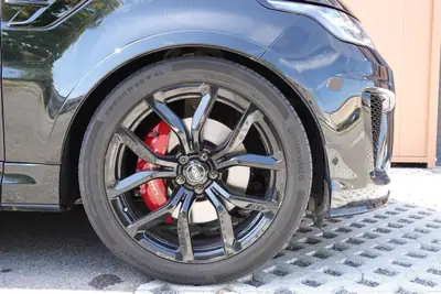 Range Rover Sport SVR 575 ch — V8 Surcompressé, Toit Ouvrant & Roues 22 pouces — Armaturenbrett