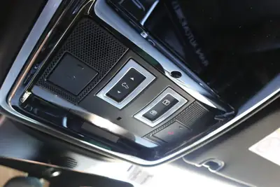 Range Rover Sport SVR 575 ch — V8 Surcompressé, Toit Ouvrant & Roues 22 pouces — Miniatur 26