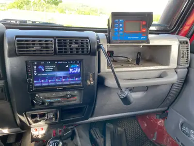 Jeep Wrangler 4.0 Sport S.Top 1997 — Le SUV légendaire, 177 ch et seulement 65'200 km — interni