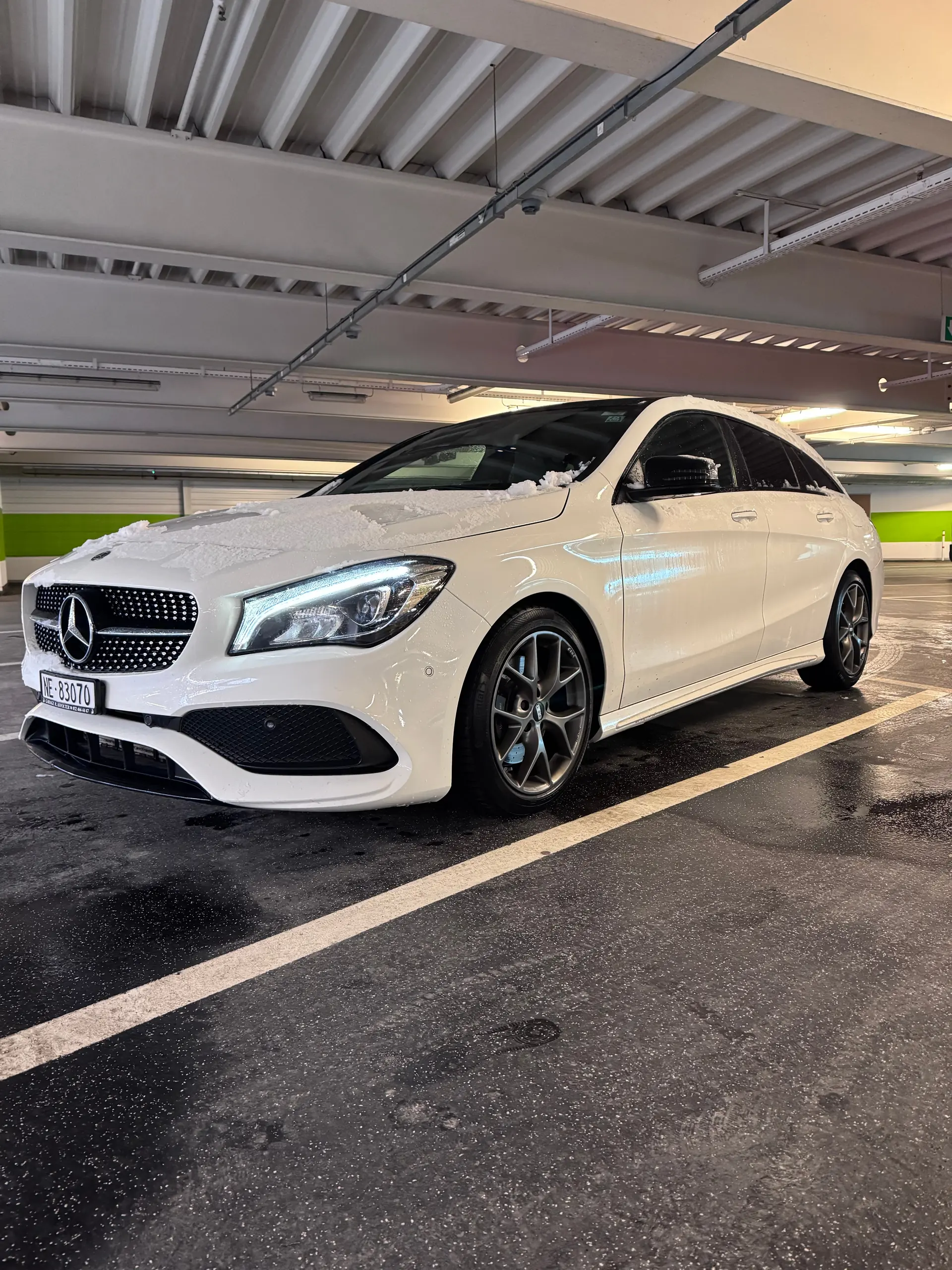 Mercedes-Benz CLA 250 Shooting Brake AMG Line 4Matic — Break dynamique, traction intégrale, faible kilométrage — vista esterna