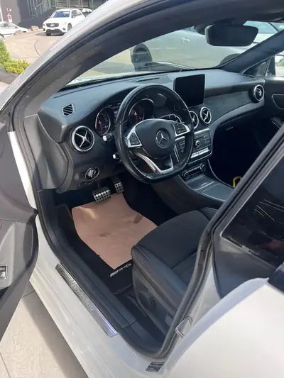 Mercedes-Benz CLA 250 Shooting Brake AMG Line 4Matic — Break dynamique, traction intégrale, faible kilométrage — dettaglio