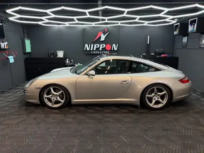 Porsche 911 Carrera 4 Targa — Cabriolet légendaire 2006, 325 ch, entretien premium — rear view