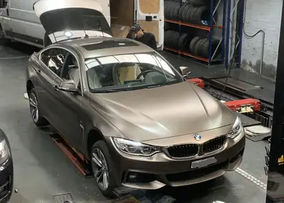 BMW 435i xDrive M Sport — Coupé dynamique, cuir blanc INDIVIDUAL, 175 000 km — arrière