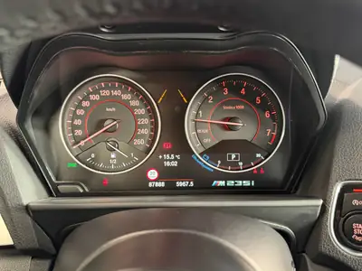BMW M235i — Coupé sportif haute performance, état impeccable et légèrement abaissé — Miniature 15