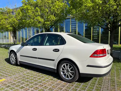 SAAB 9-3 2.0T Linear — Berline élégante des années 2000, moteur turbo performant — fianco