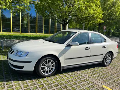 SAAB 9-3 2.0T Linear — Berline élégante des années 2000, moteur turbo performant — vista esterna