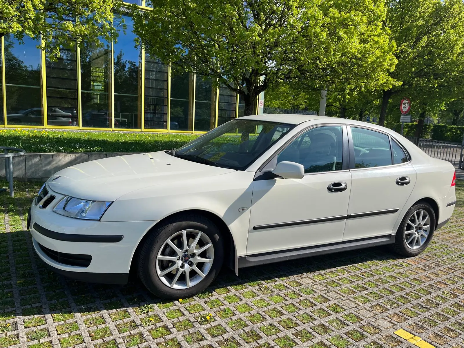 SAAB 9-3 2.0T Linear — Berline élégante des années 2000, moteur turbo performant