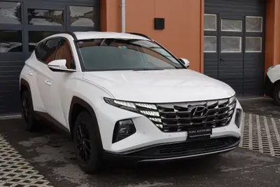 Hyundai Tucson 1.6 TGDI HEV Amplia 4WD — SUV hybride essence, 8 roues, seulement 138 500 km — vista posteriore