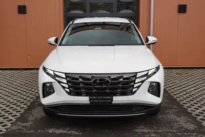 Hyundai Tucson 1.6 TGDI HEV Amplia 4WD — SUV hybride essence, 8 roues, seulement 138 500 km — fianco