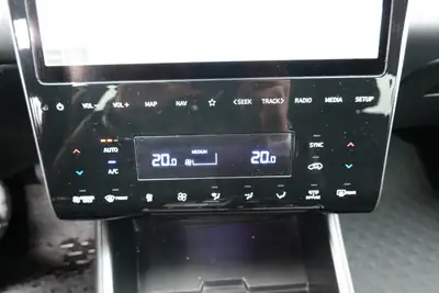 Hyundai Tucson 1.6 TGDI HEV Amplia 4WD — SUV hybride essence, 8 roues, seulement 138 500 km — Miniatura 19