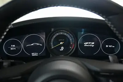 Porsche 911 GT3 Touring PDK — Sportive légendaire, 19 500 km seulement — Thumbnail 22