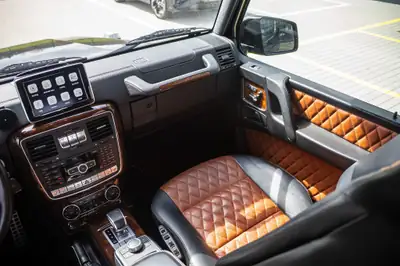 Mercedes-Benz G 500 — Le SUV légendaire avec 421 ch, toit panoramique et technologie premium — Miniatur 9