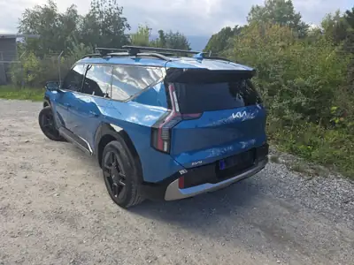 Kia EV9 99,8 kWh GT-Line 4x4 — SUV électrique 6 places, 385 ch et 35 000 km — side view