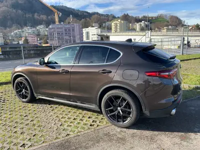 Alfa Romeo Stelvio 2.0 Q4 280 — SUV sportif, quatre roues motrices, très bon état — Innenraum