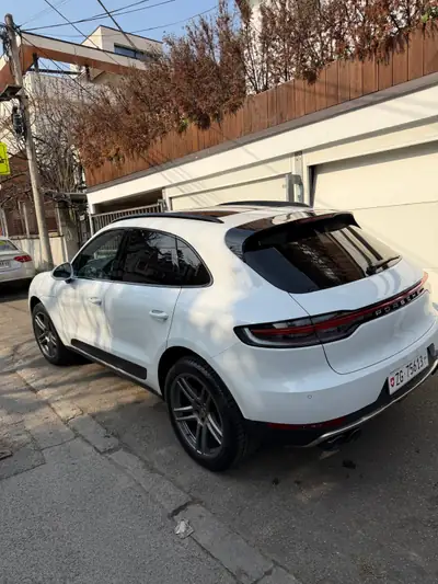 Porsche Macan PDK 245 ch — SUV sportif avec toit panoramique et finition premium — Heckansicht