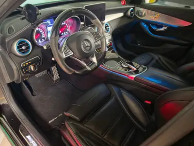 Mercedes-Benz C 63 S AMG Speedshift — Performance brute et élégance germanique — Heckansicht