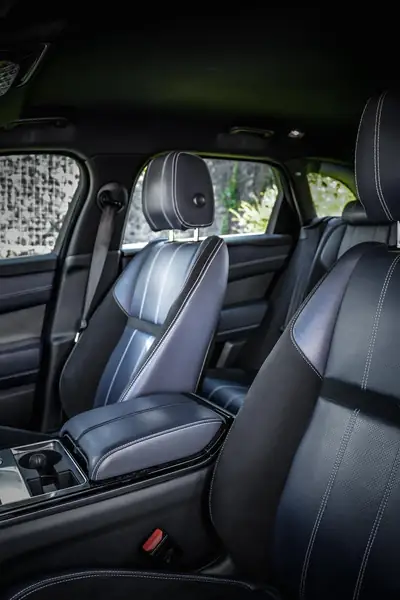 Range Rover Velar D 300 S — SUV premium diesel, 126'900 km, transmission automatique — tableau de bord