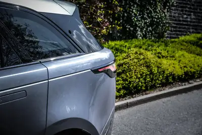 Range Rover Velar D 300 S — SUV premium diesel, 126'900 km, transmission automatique — Miniature 9