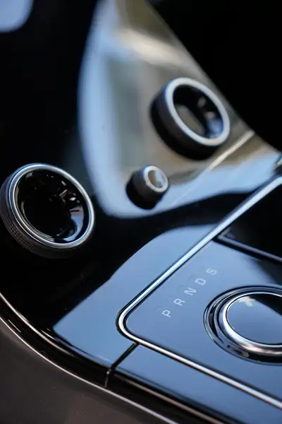 Range Rover Velar D 300 S — SUV premium diesel, 126'900 km, transmission automatique — Miniature 11