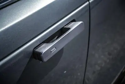 Range Rover Velar D 300 S — SUV premium diesel, 126'900 km, transmission automatique — Miniature 13