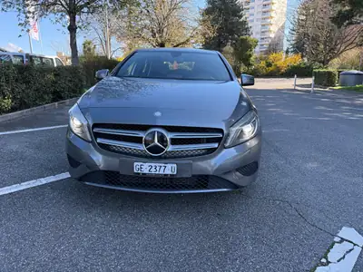 Mercedes-Benz A 180 7G-DCT — Berline urbaine compacte, entretien à jour et garantie possible — côté