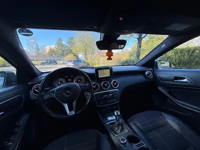 Mercedes-Benz A 180 7G-DCT — Berline urbaine compacte, entretien à jour et garantie possible — Miniature 10
