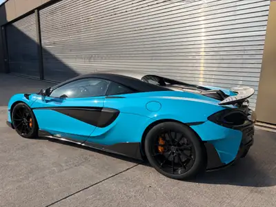 McLaren 600LT Coupé — Supercar British authentique, 21'000 km, spécification MSO unique — side view
