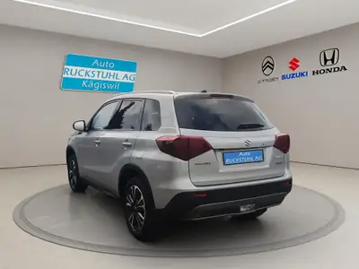 Suzuki Vitara 1.4 T Compact Top Hybrid 4x4 — SUV compact hybride, première main, très faible kilométrage — dashboard