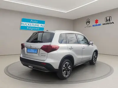 Suzuki Vitara 1.4 T Compact Top Hybrid 4x4 — SUV compact hybride, première main, très faible kilométrage — interior
