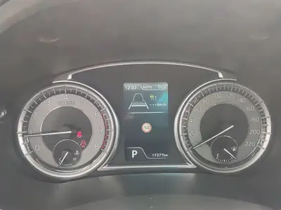 Suzuki Vitara 1.4 T Compact Top Hybrid 4x4 — SUV compact hybride, première main, très faible kilométrage — Thumbnail 10