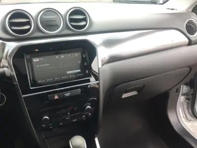 Suzuki Vitara 1.4 T Compact Top Hybrid 4x4 — SUV compact hybride, première main, très faible kilométrage — Thumbnail 12