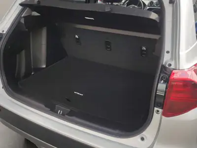 Suzuki Vitara 1.4 T Compact Top Hybrid 4x4 — SUV compact hybride, première main, très faible kilométrage — Thumbnail 14