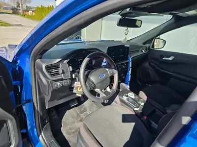 Ford Kuga 2.5 PHEV ST-Line — SUV hybride rechargeable, 20 500 km seulement — Heckansicht