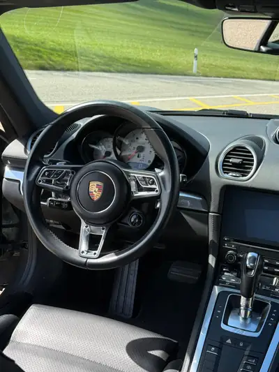 Porsche 718 Cayman 2.0 PDK — Coupé sportif 300 ch, première main, 58 000 km — intérieur